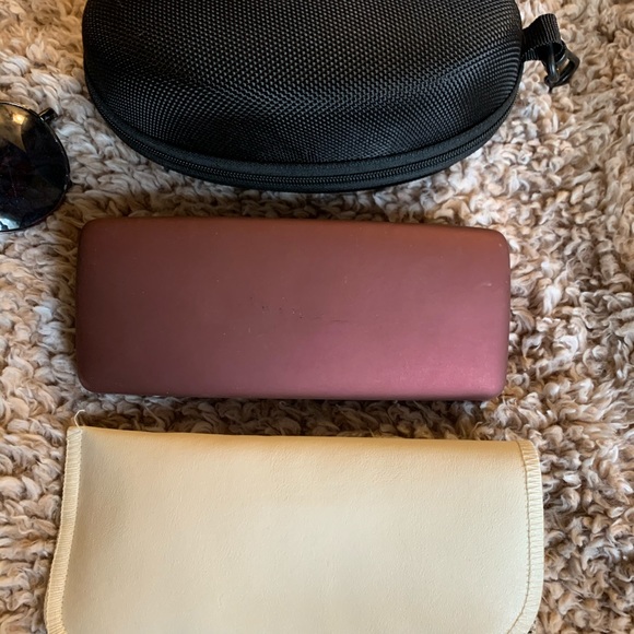 Sunglasses and cases - Picture 4 of 4